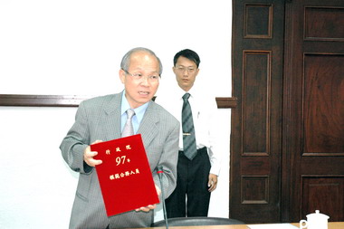 交通局倪茂榮榮膺行政院模範公務員(圖)