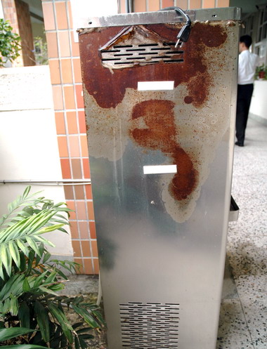 新竹市長林政則視察建功高中飲水設備(圖)