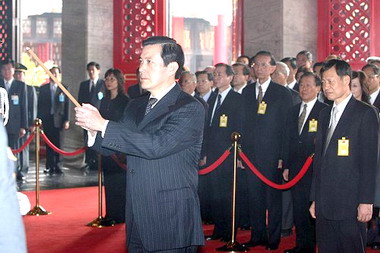 馬英九與蕭萬長遙祭國父陵(圖)