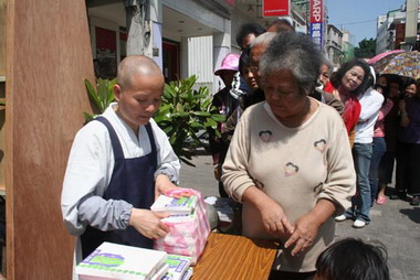 靜慮精舍用佛心帶動萬人齋戒(圖)