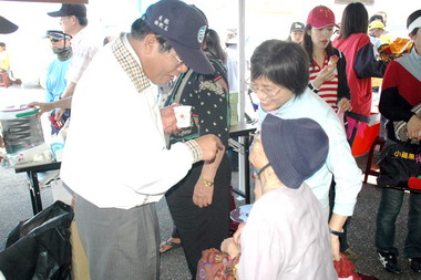 花火耀湖西 風茹展新姿今展開(圖)