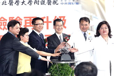 蕭萬長出席中央實驗室開幕儀式(圖)