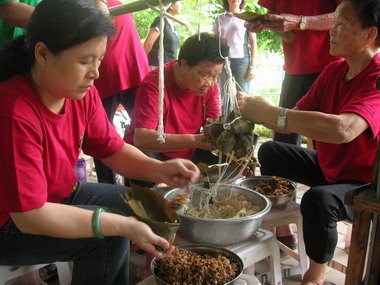 集集端午節粽葉傳馨情關懷社區老人(圖)