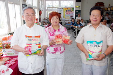 新竹縣副縣長彭光政推展優質農特產品(圖)