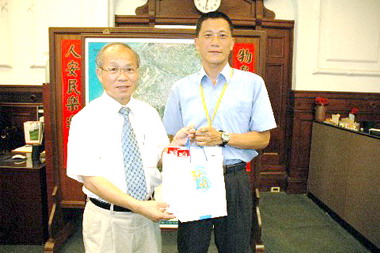 陳進財參加７月24小時馬賽林政則勉勵(圖)