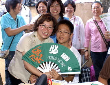 嘉義市長黃敏惠關心基測考生(圖)