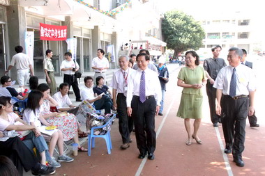 台南市長許添財為國中基測考生加油打氣(圖)