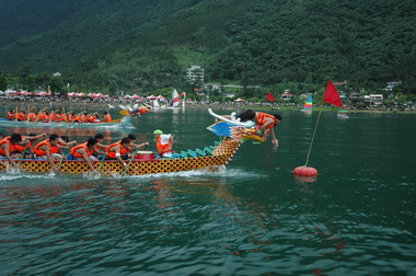 鯉魚潭龍舟競賽花蓮人最關心(圖)