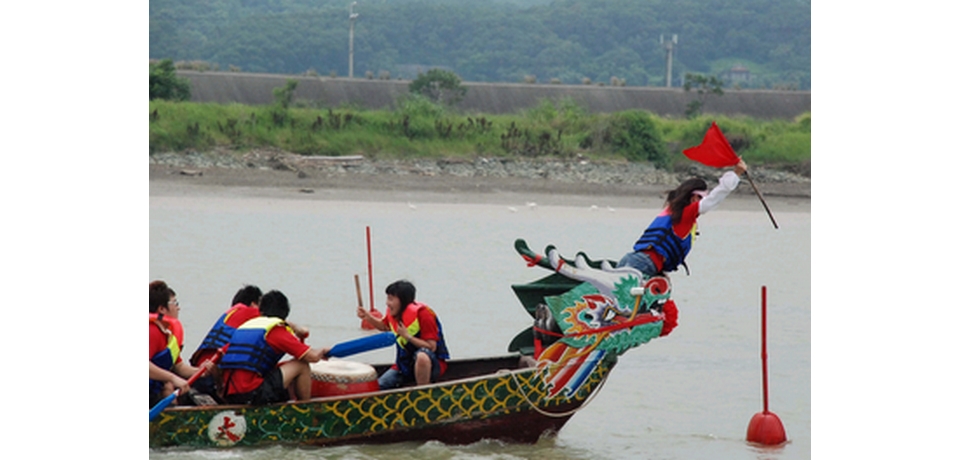 百年傳統技藝需充滿熱血有勁的年輕龍船手(圖)