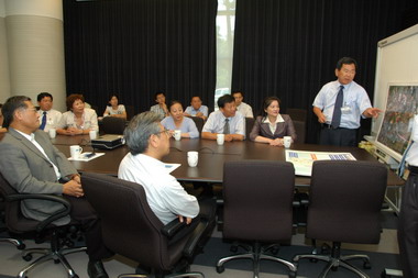 嘉義縣長再度拜會友達光電到「嘉」設廠(圖)