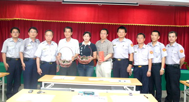 警方立即破案議員贈「粽」感謝(圖)