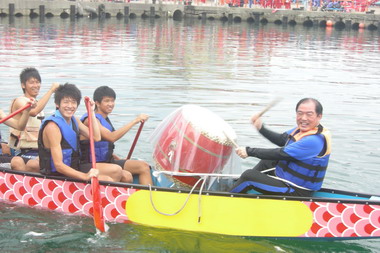 全國唯一在海上舉辦的基隆端午龍舟競賽(圖)