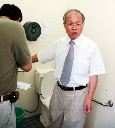 新竹市長林政則推廣花園城市落實廁所衛生(圖)