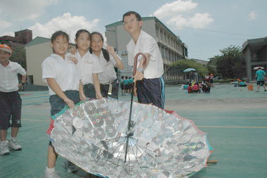 「創意環保太陽能炊具」比賽(圖)