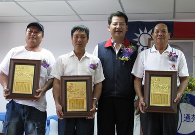 慶祝漁民節 副縣長表揚模範漁民(圖)