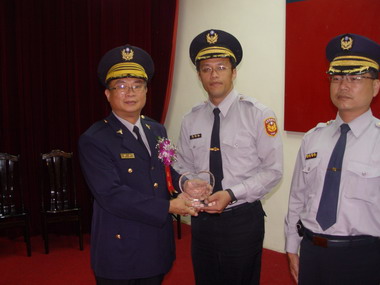 表揚96年度績優社區家庭暴力防治官(圖)