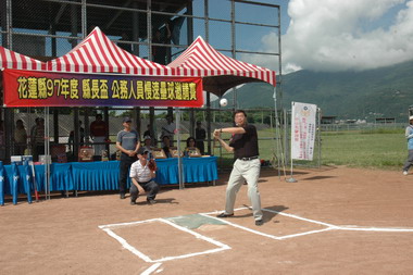 97年縣長盃公務人員壘球邀請賽開幕活動(圖)