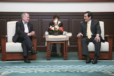 總統接見國際投資專家吉姆羅傑斯(圖)