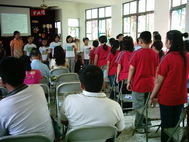 集集鎮富山國小舉行畢業典禮(圖)