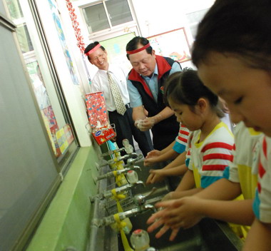 大家動起來向腸病毒說NO(圖)