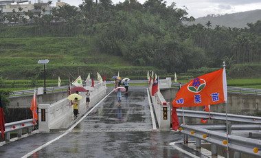 銅鑼鄉興隆村新建勤興橋通車(圖)