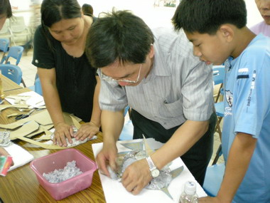 「廢紙回收」的藝術環境創意工作坊(圖)