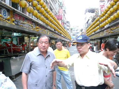 基隆市長張通榮慰問清潔隊員(圖)