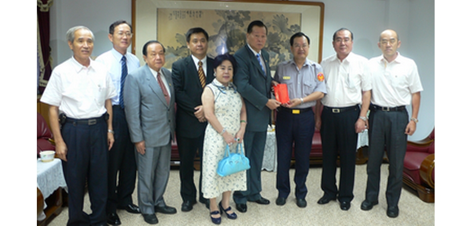 高雄市警察之友會加菜金慰問員警(圖)