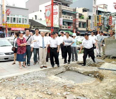 林政則會勘竹蓮街道路拓寬望早日施工(圖)