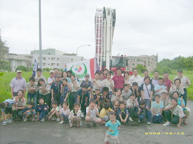 喜信童軍團參訪消防局體驗防火救災活動(圖)