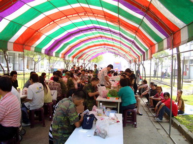 後備九０七旅親會  營區洋溢親情歡笑(圖)