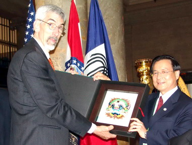 台南市與堪薩斯市簽屬友好宣言(圖)