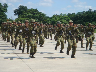 後備九○七旅官田營區陸軍2042梯次新兵選兵(圖)
