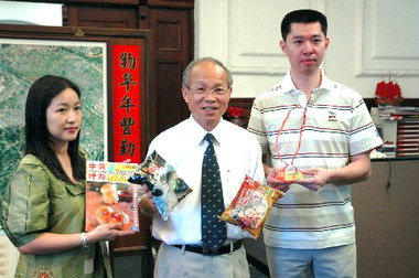 海瑞摃丸獲必買名產獎林政則恭賀(圖)