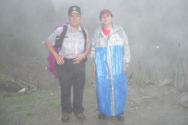 信義警分局員警搶救登山客(圖)