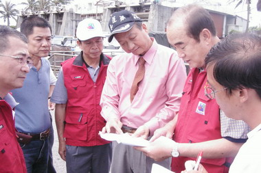 颱風來襲縣長視察抽水站污水下水道工程(圖)