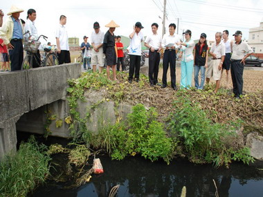 勘查易淹水地區排水改善及布袋蓮清除進度(圖)