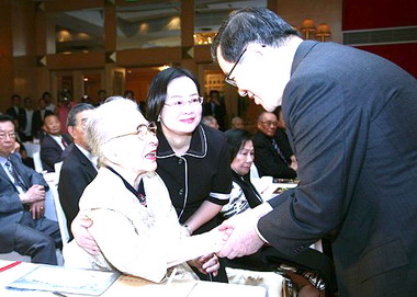 蕭萬長出席蔣彥士逝世十週年紀念會(圖)