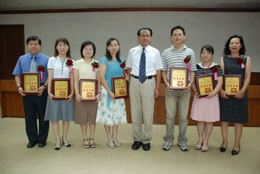 縣府表揚績優公務人員(圖)