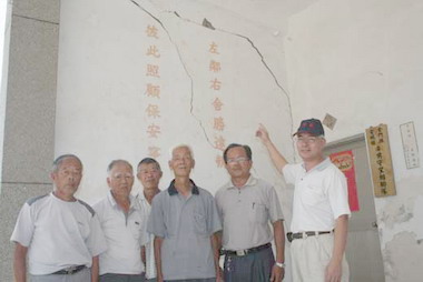 棲息處牆壁龜裂岌岌可危(圖)