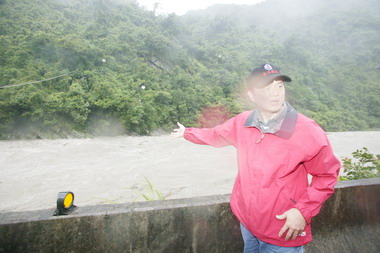颱風鳳凰暴風圈民眾少出門(圖)