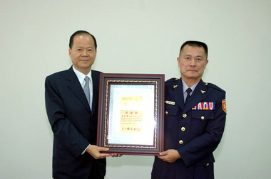 新竹警察局婦幼隊長楊松榮光榮退休(圖)