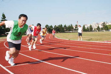 「金警盃」員工200公尺跑步競賽(圖)