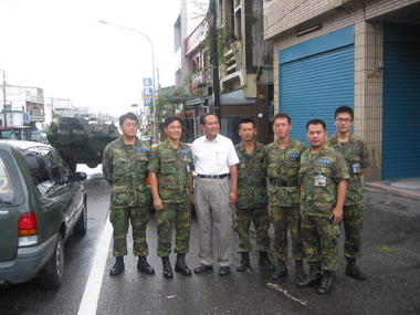 屏東縣長視察羌園淹水(圖)