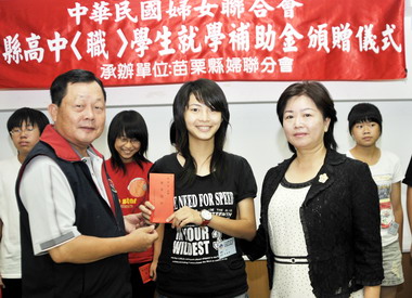 婦聯會獎助境清寒學生就學(圖)