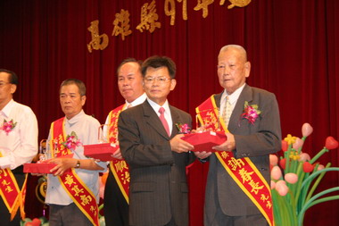 高雄縣慶祝父親節表揚活動(圖)