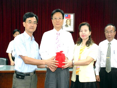 彰化國中小校長交接典禮(圖)