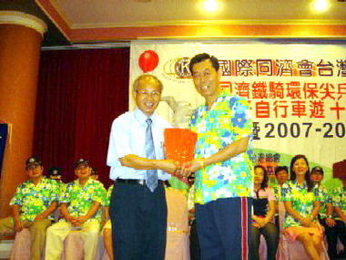 同濟會舉辦千人淨灘(圖)