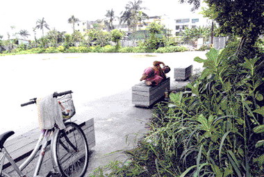 牛墟廣場髒亂死角(圖)