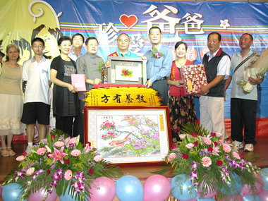 苗栗表揚模範父親(圖)